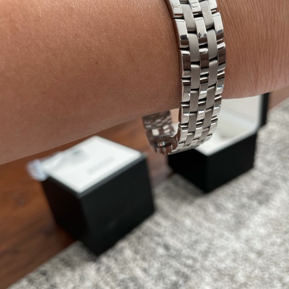 Gucci watch women’s. - Picture 11 of 11